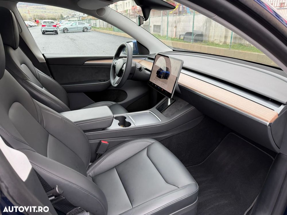 Tesla Model Y AWD Performance - 7