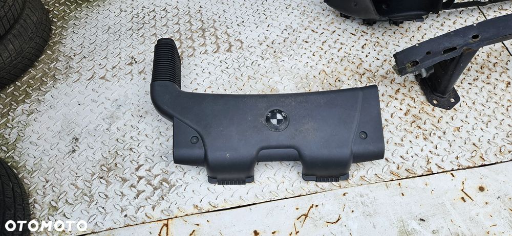 BMW 1 E87  Dolot powietrza łapacz Nadkole przód prawy lewy - 2