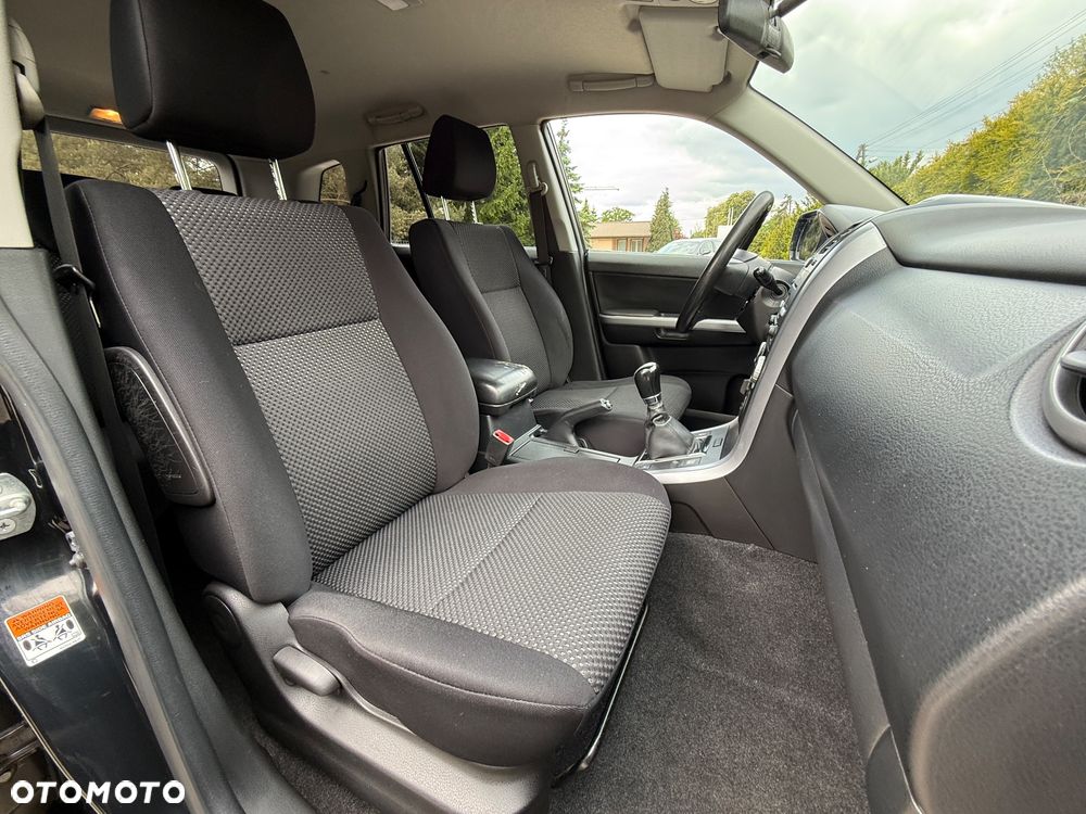 Suzuki Grand Vitara 2.0 Club - 29