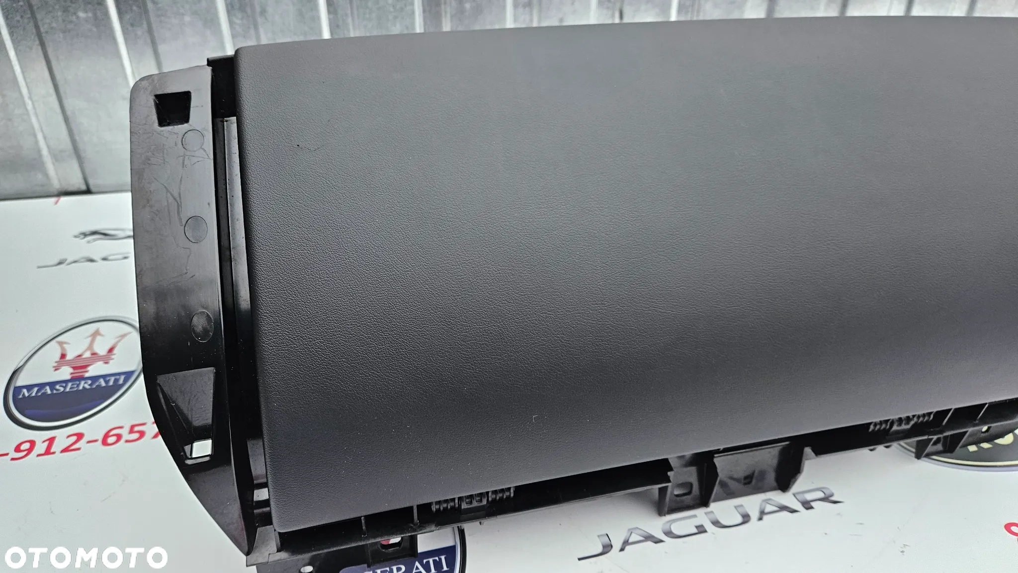 Jaguar XJ 351 LIFT 2015-2019 Schowek pasażera Kolor czarny - 3