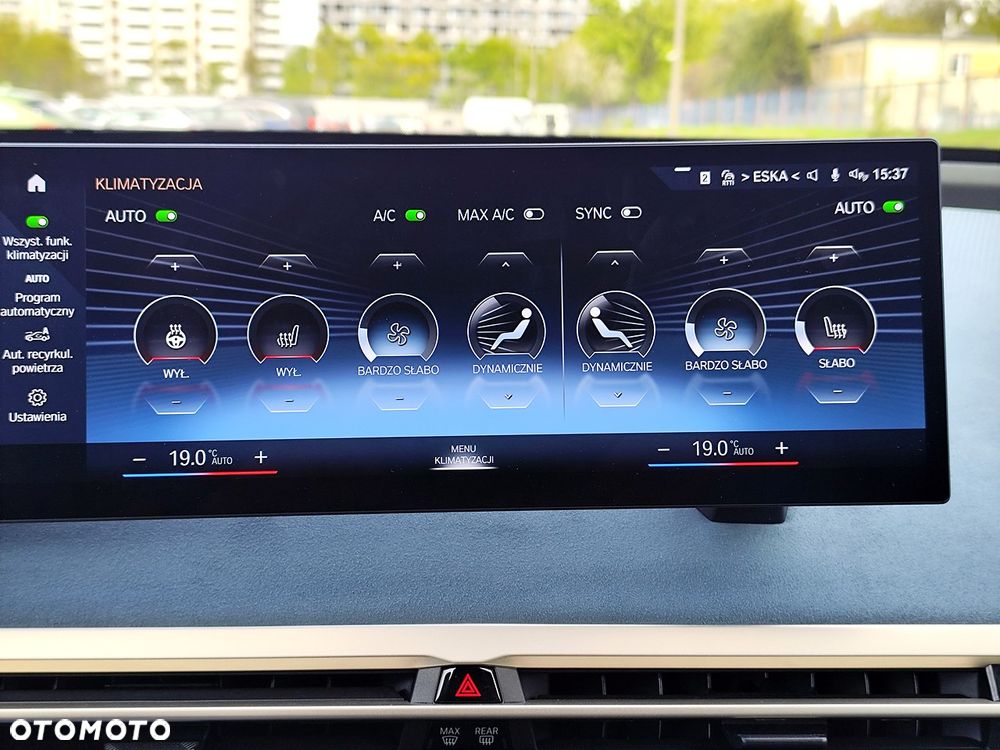 BMW iX xDrive40 76.6kWh Signature - 29