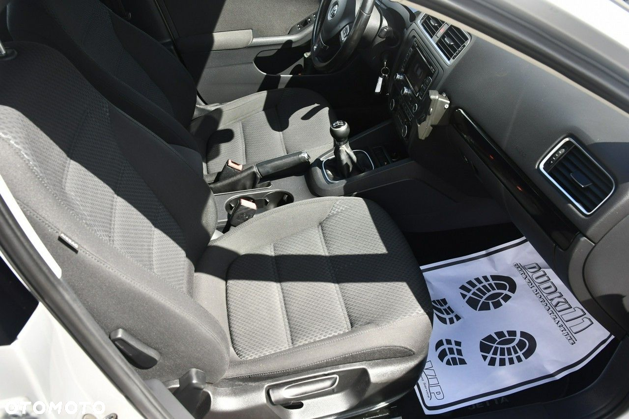 Volkswagen Jetta - 23