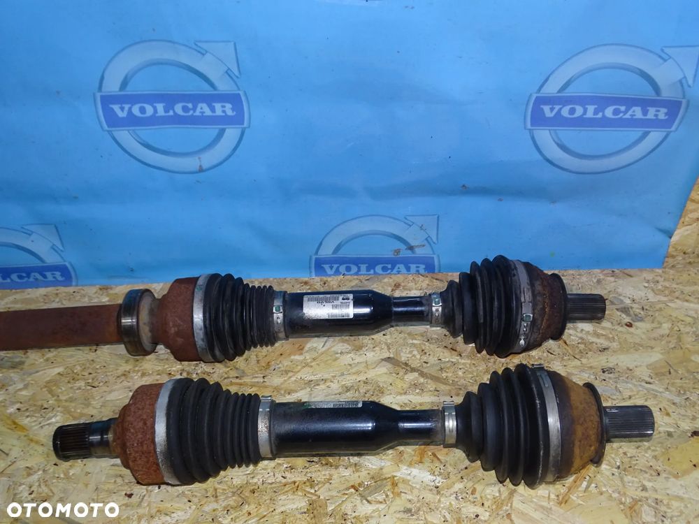 PÓŁOŚ PRAWA LEWA VOLVO XC70 AWD AUT. 141TYŚ.KM ORYGINAŁ - 2