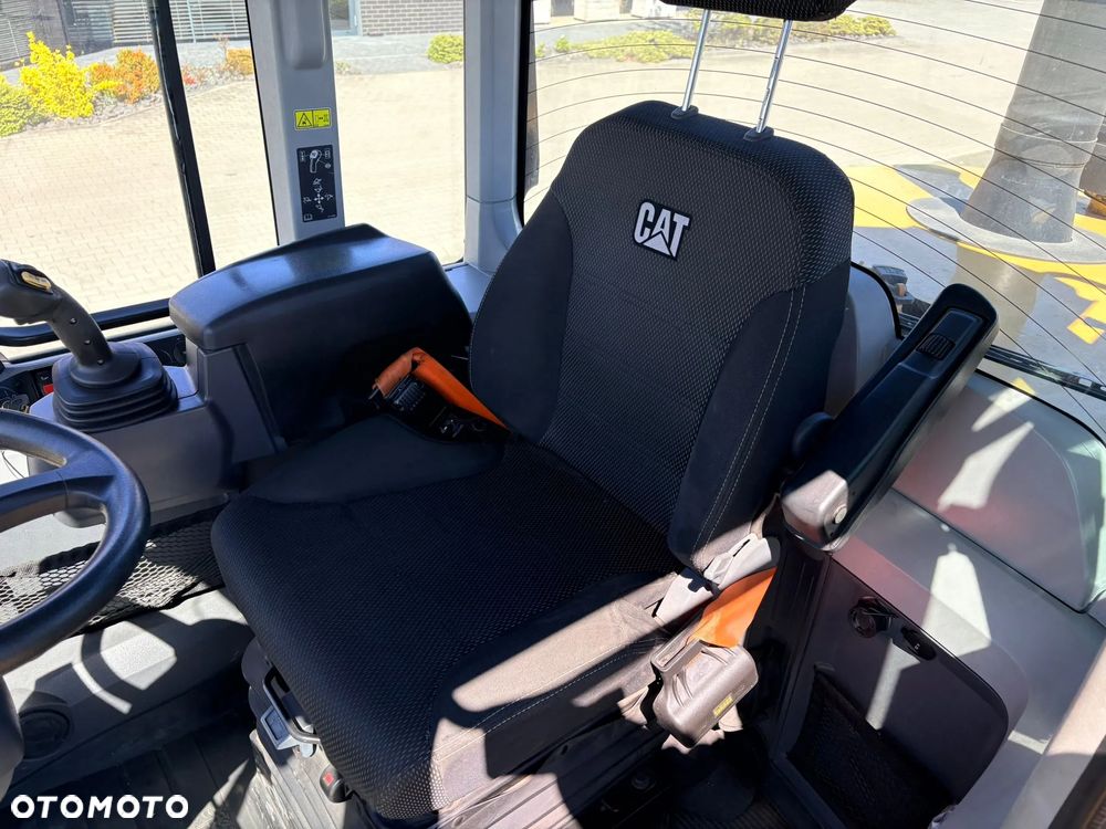 Caterpillar 930M - 25