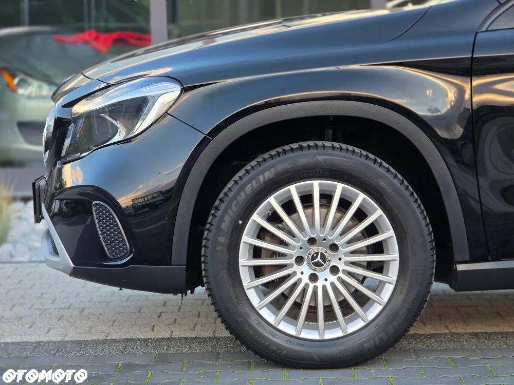 Mercedes-Benz GLA 180 7G-DCT Style - 28