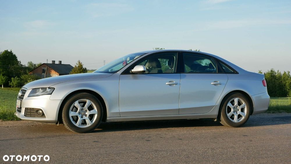 Audi A4 Limousine - 8