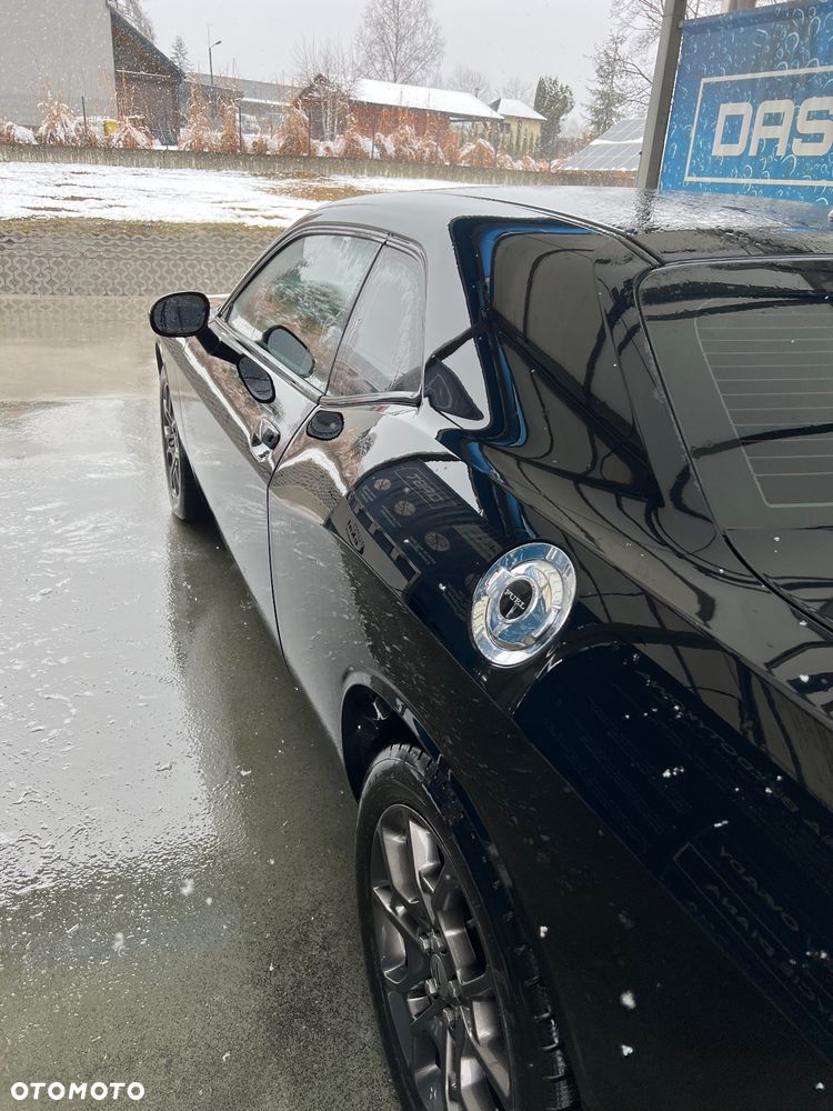 Dodge Challenger - 10