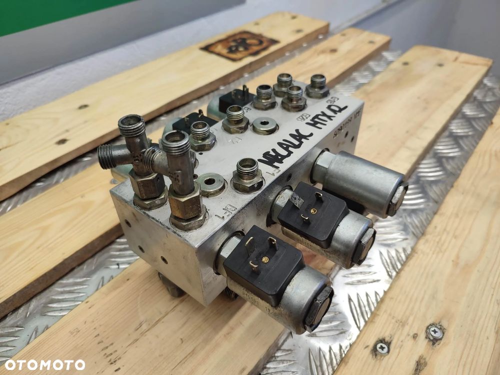 Blok hydrauliczny Mecalac MTX 12 (6090199 VMF) - 4
