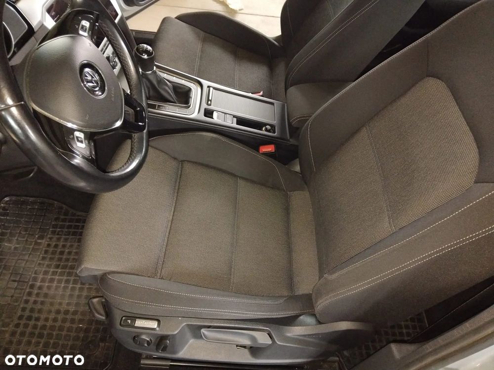 Volkswagen Passat 2.0 TDI SCR Comfortline - 7
