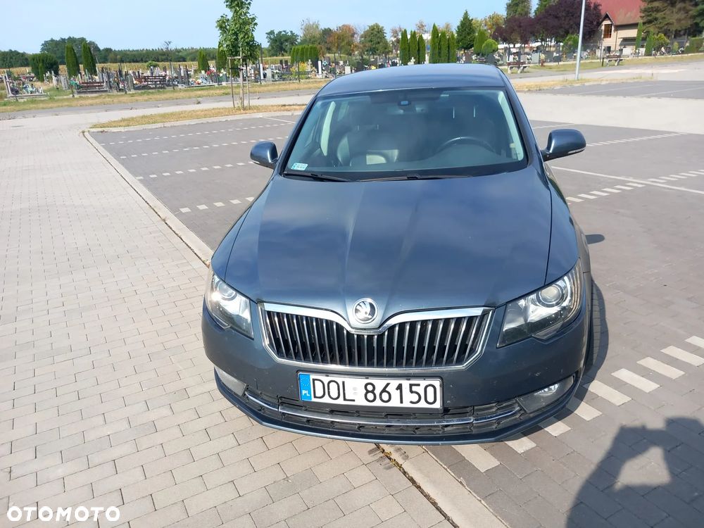 Skoda Superb 2.0 TDI DSG Ambition - 1