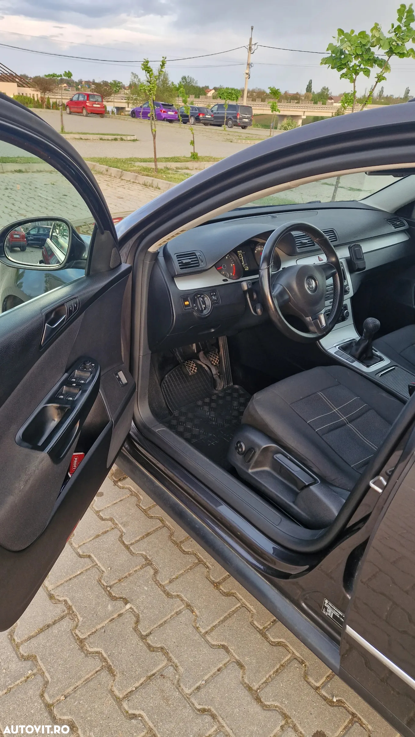 Volkswagen Passat Variant 2.0 TDI Blue TDI Highline - 3