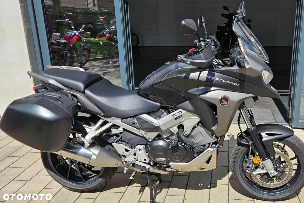 Honda VFR - 16