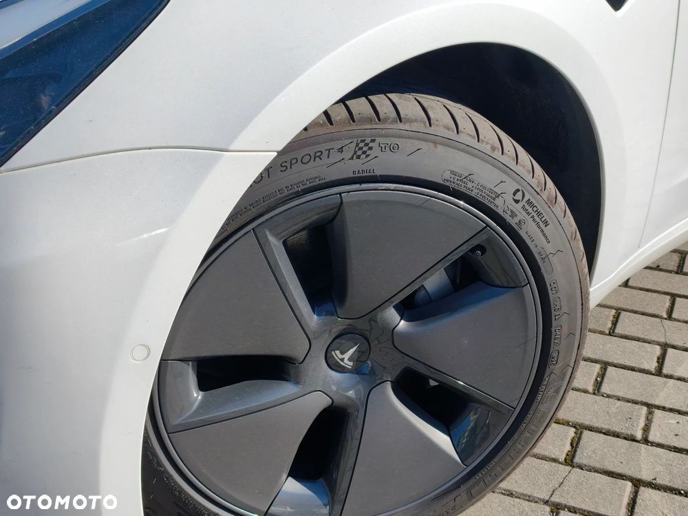Tesla Model 3 Langstreckenbatterie Allradantrieb Dual Motor - 23