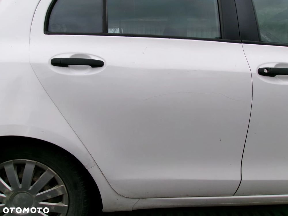 DRZWI PRAWE TYLNE  TOYOTA YARIS II 068 - 1