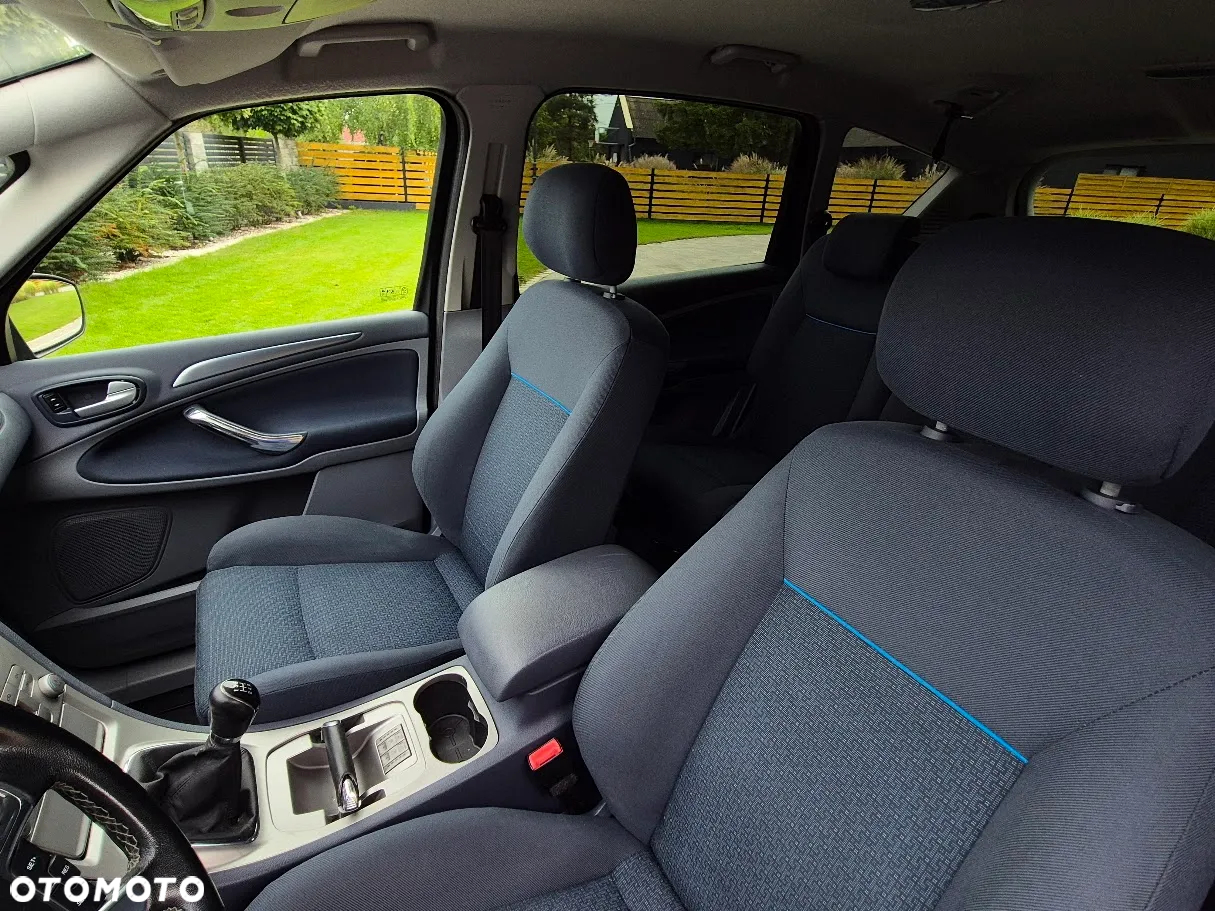 Ford S-Max - 17
