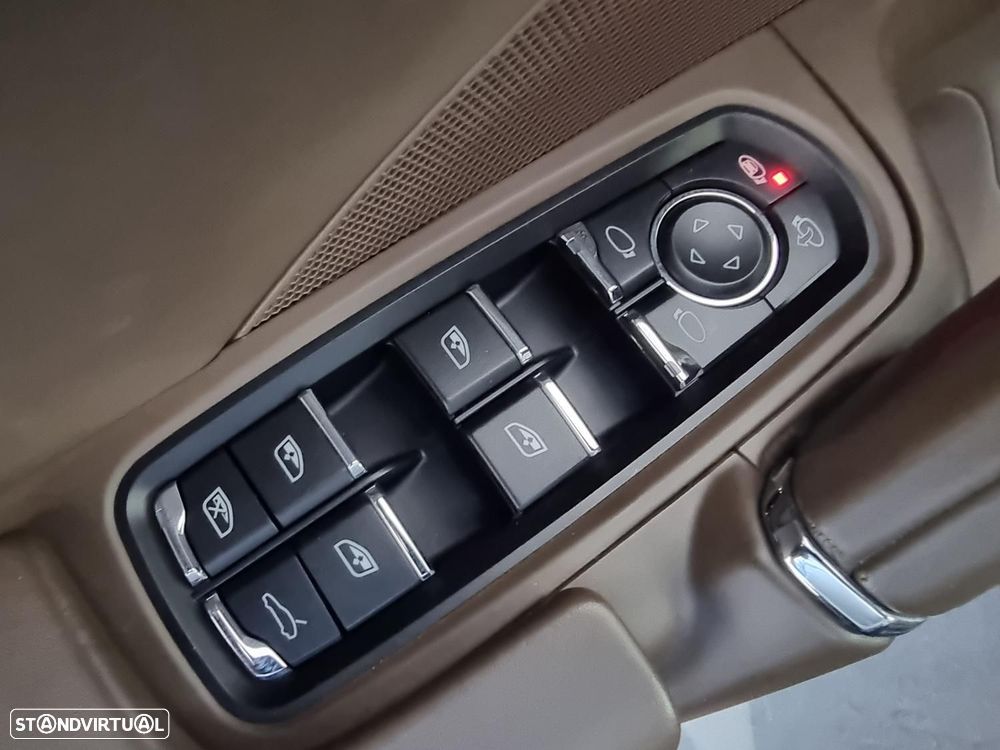 Porsche Cayenne Turbo - 21