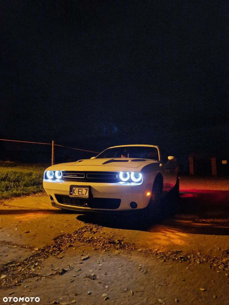 Dodge Challenger - 12
