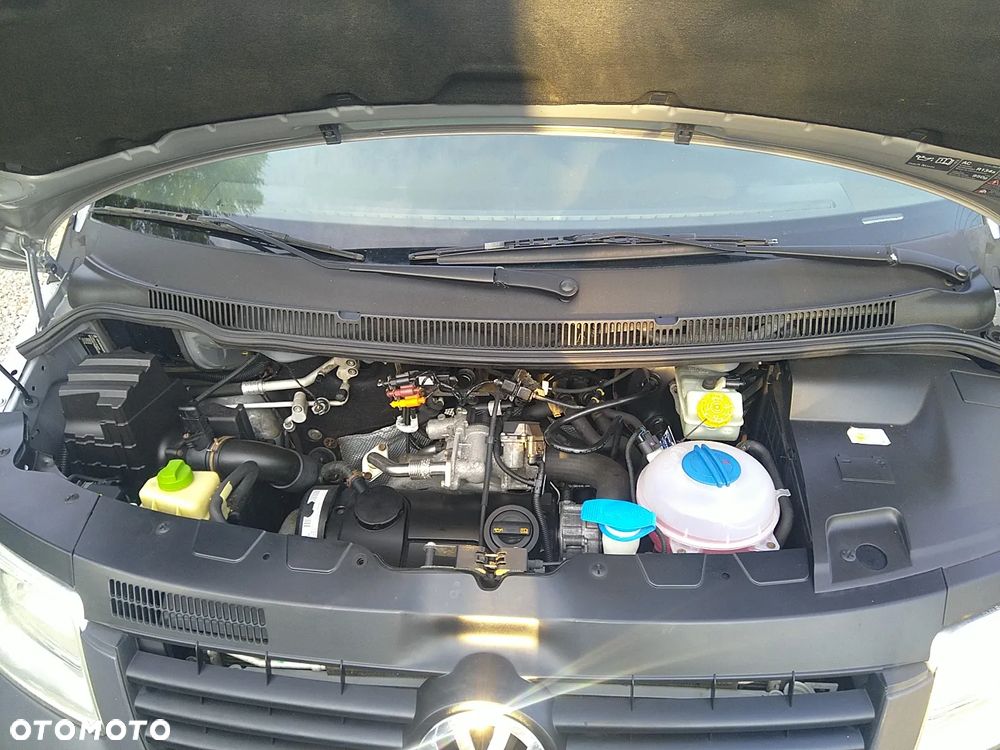 Volkswagen Caravelle - 28
