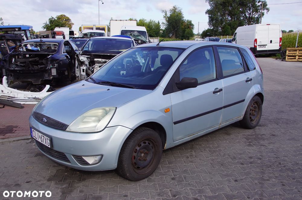 Auto na części - Ford Fiesta MK6 1.3 8V 70 KM A9JA 2S6R-7F094-DA Vitro 2003R Silnik Skrzynia Błotnik Drzwi Szyba Maska Klapa Zderzak Lusterko Sterownik Moduł Czujnik Deska Kokpit Licznik - 9
