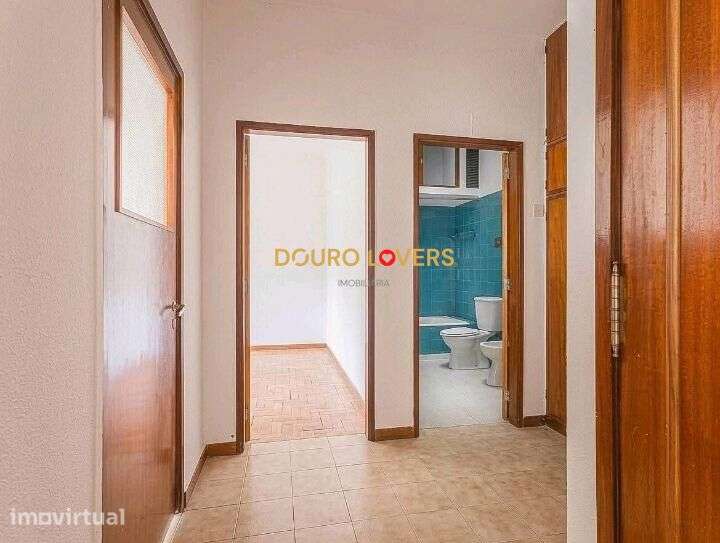Apartamento T2 com Elevado Potencial de Valorização em Campanhã - Grande imagem: 2/12