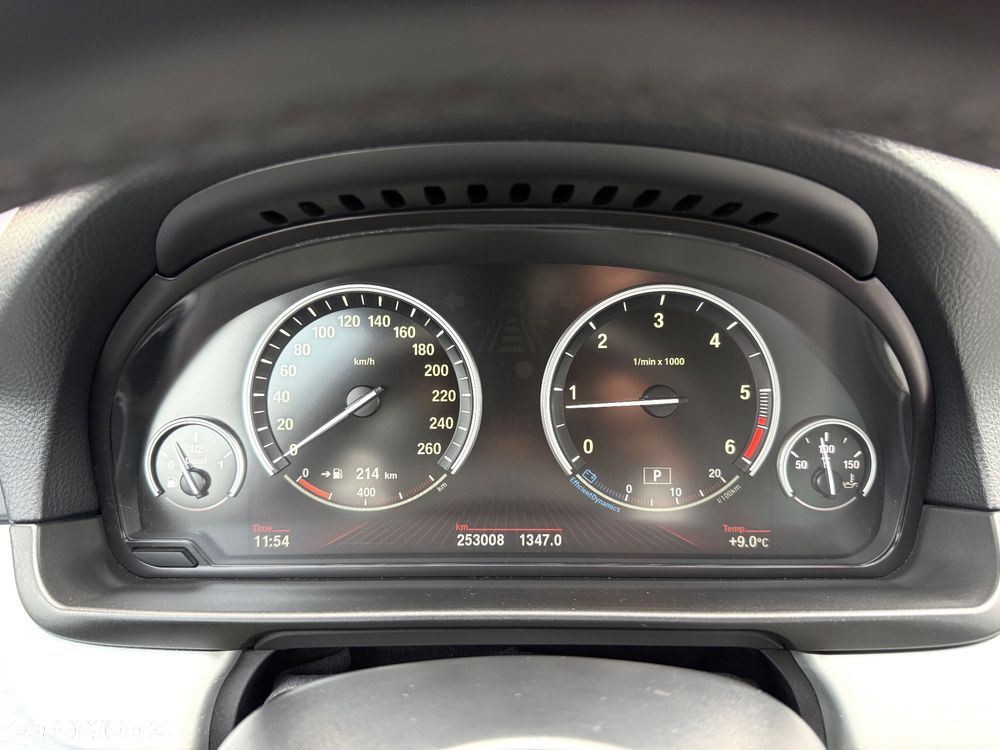 BMW Seria 5 525d Sport-Aut Luxury Line - 4