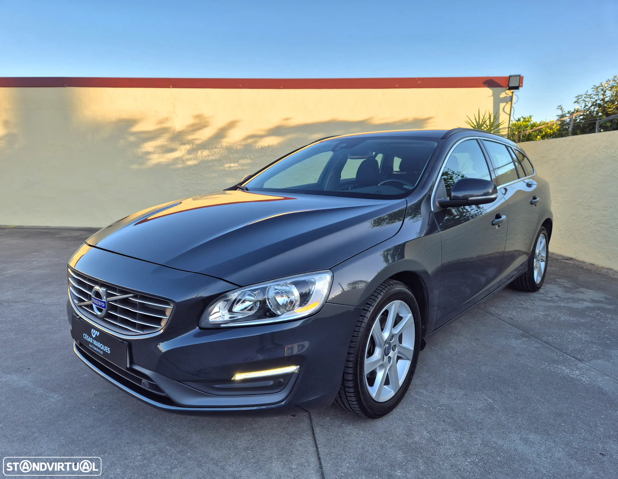 Volvo V60 1.6 D2 Momentum Eco Powershift - 14