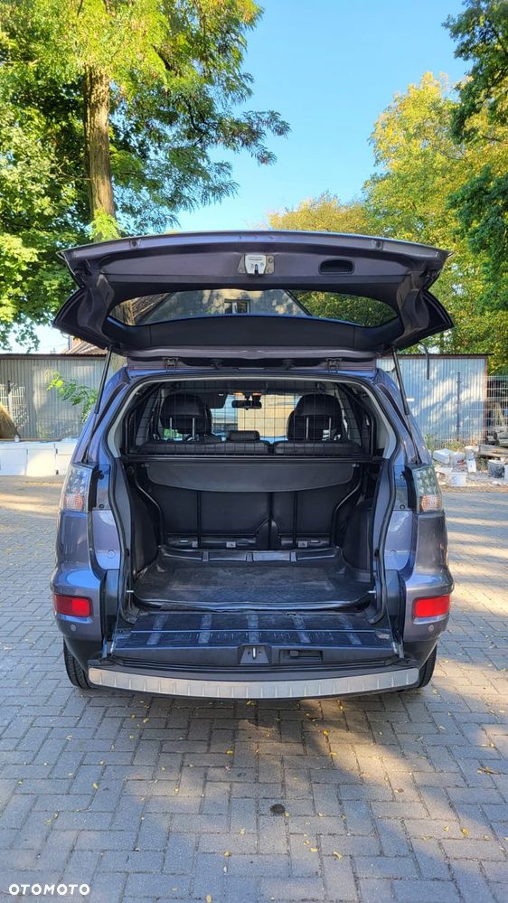 Mitsubishi Outlander - 12