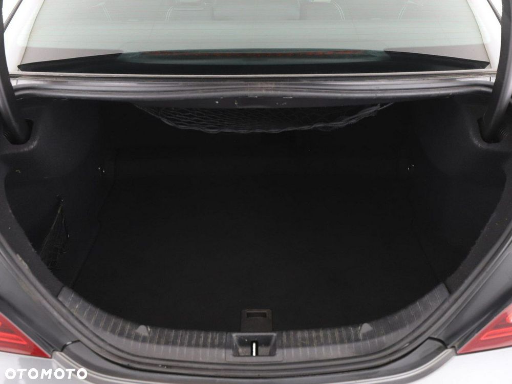 Mercedes-Benz CLA 180 7G-DCT - 21