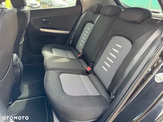 Kia Ceed - 32