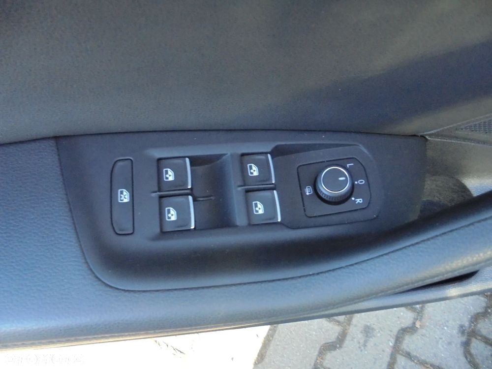 Volkswagen Passat Variant 2.0 TDI SCR BlueMotion Highline - 8