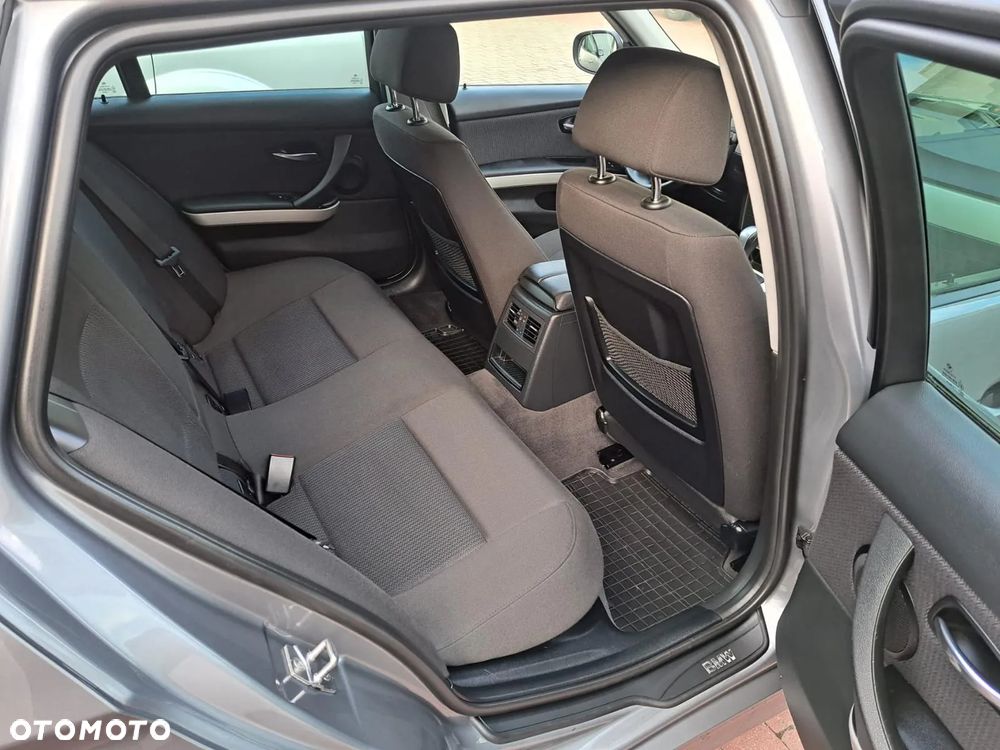 BMW Seria 3 318d DPF Touring Edition Exclusive - 12