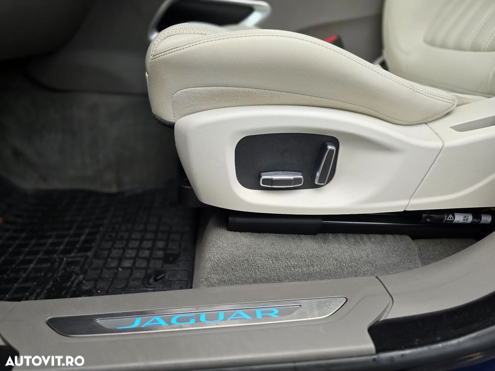 Jaguar F-Pace 30t AWD Portfolio - 23