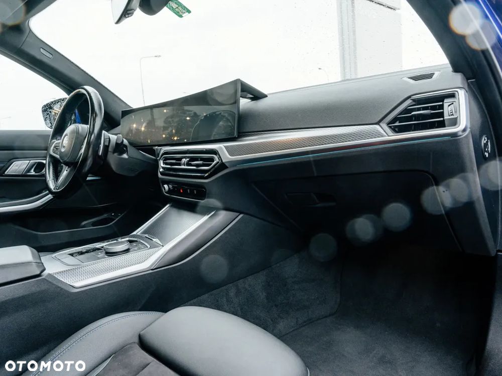 BMW Seria 3 330e xDrive - 5
