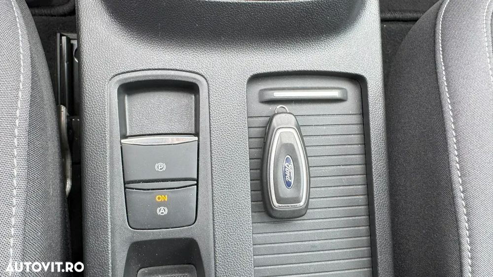 Ford Focus 1.0 EcoBoost Titanium - 24