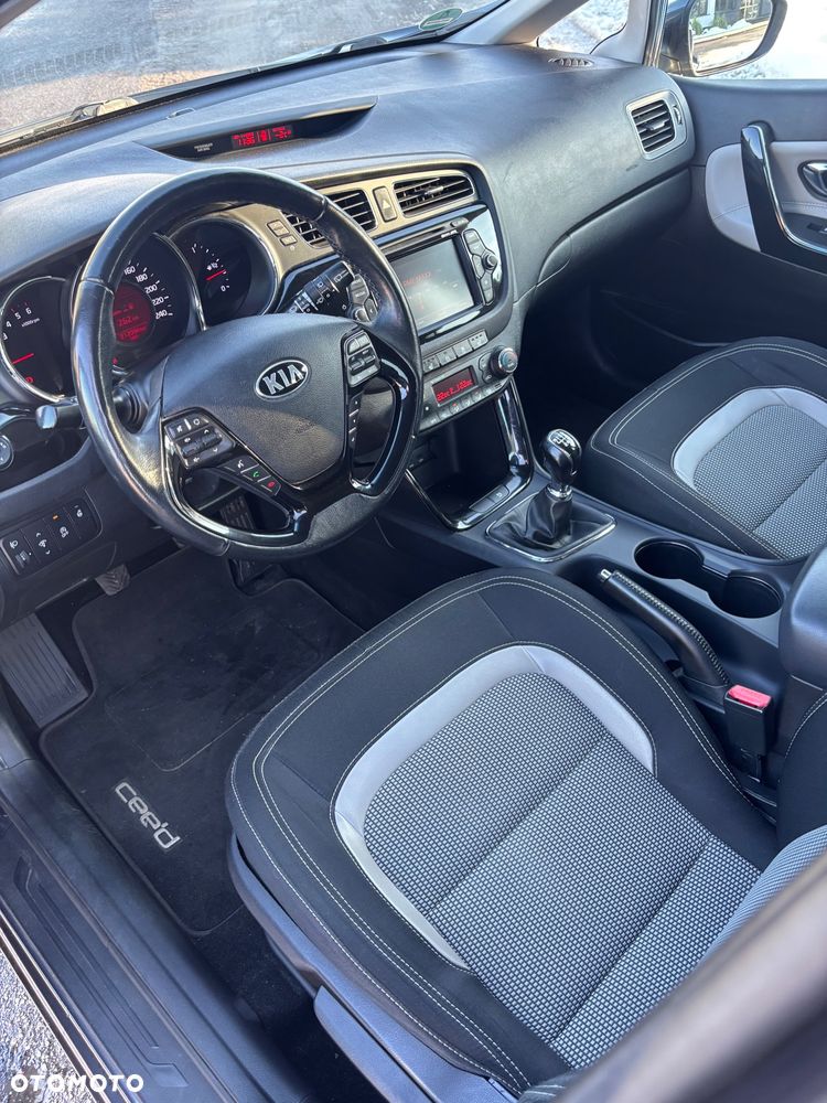 Kia Ceed 1.6 CRDi 128 Dream Team Edition - 11
