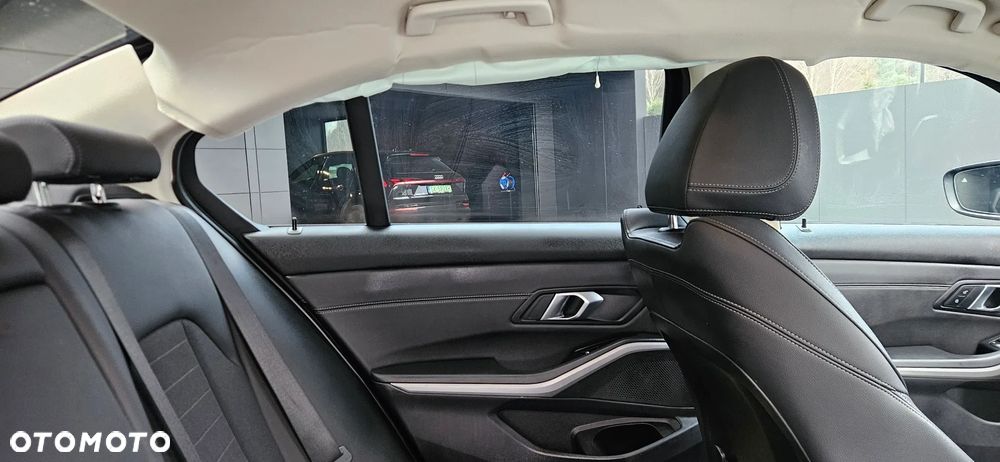 BMW Seria 3 318d Edition Luxury Line Purity - 25