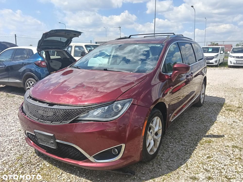 Chrysler Pacifica - 5