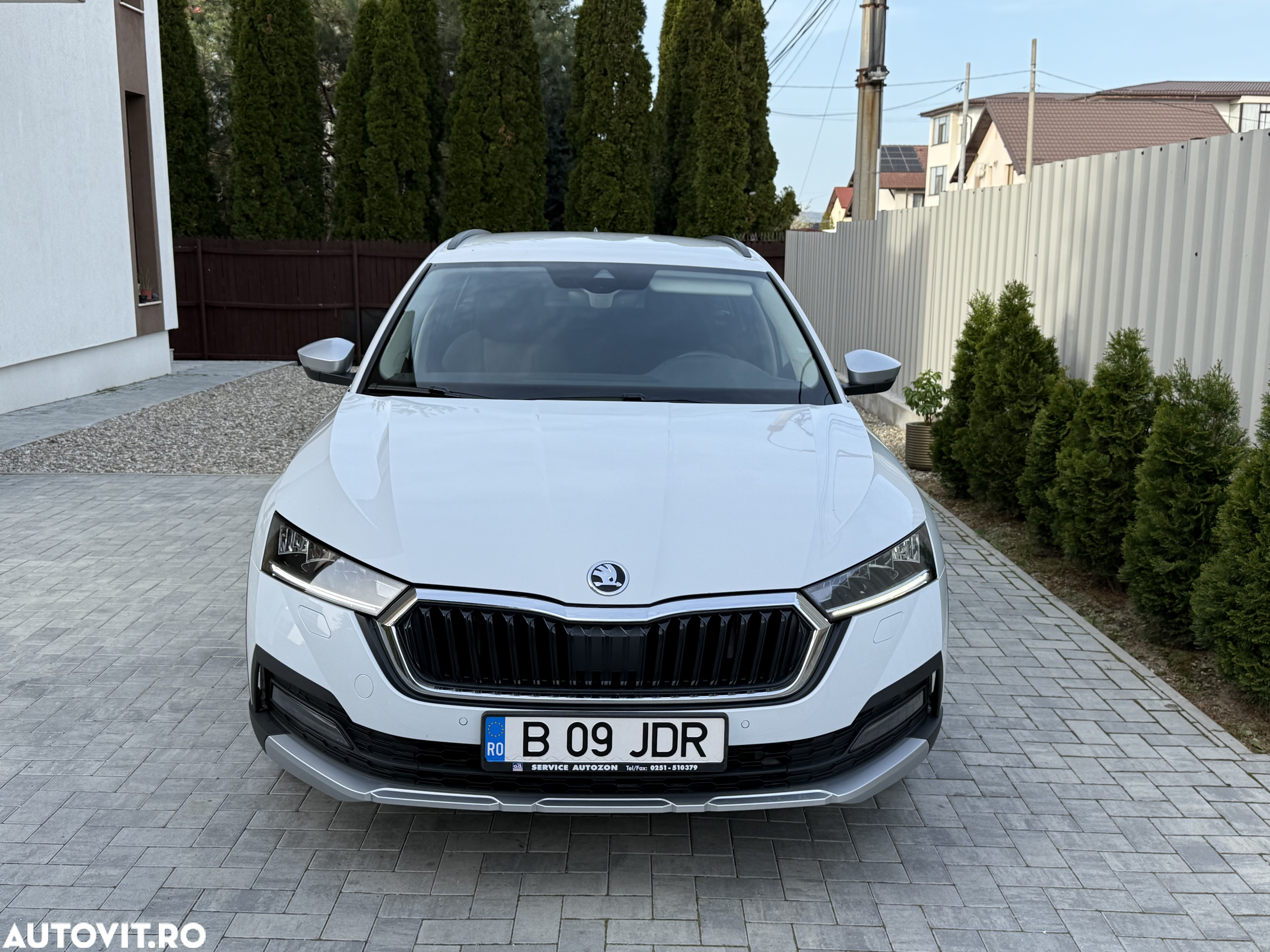 Skoda Octavia Combi 2.0 TDI DSG 4X4 Scout - 8