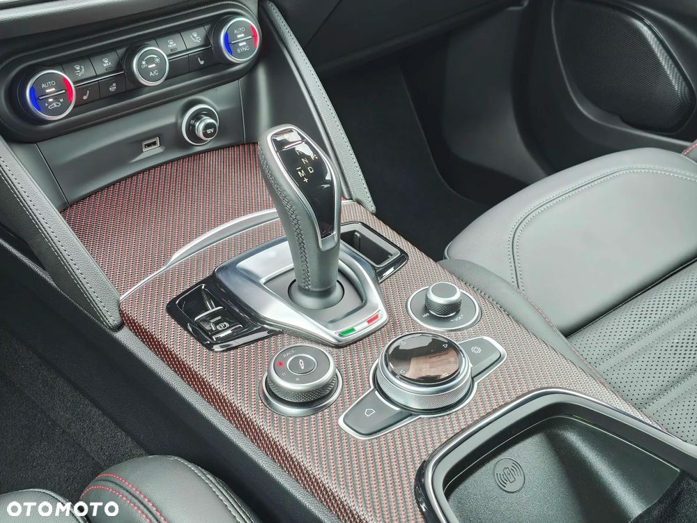 Alfa Romeo Stelvio - 18