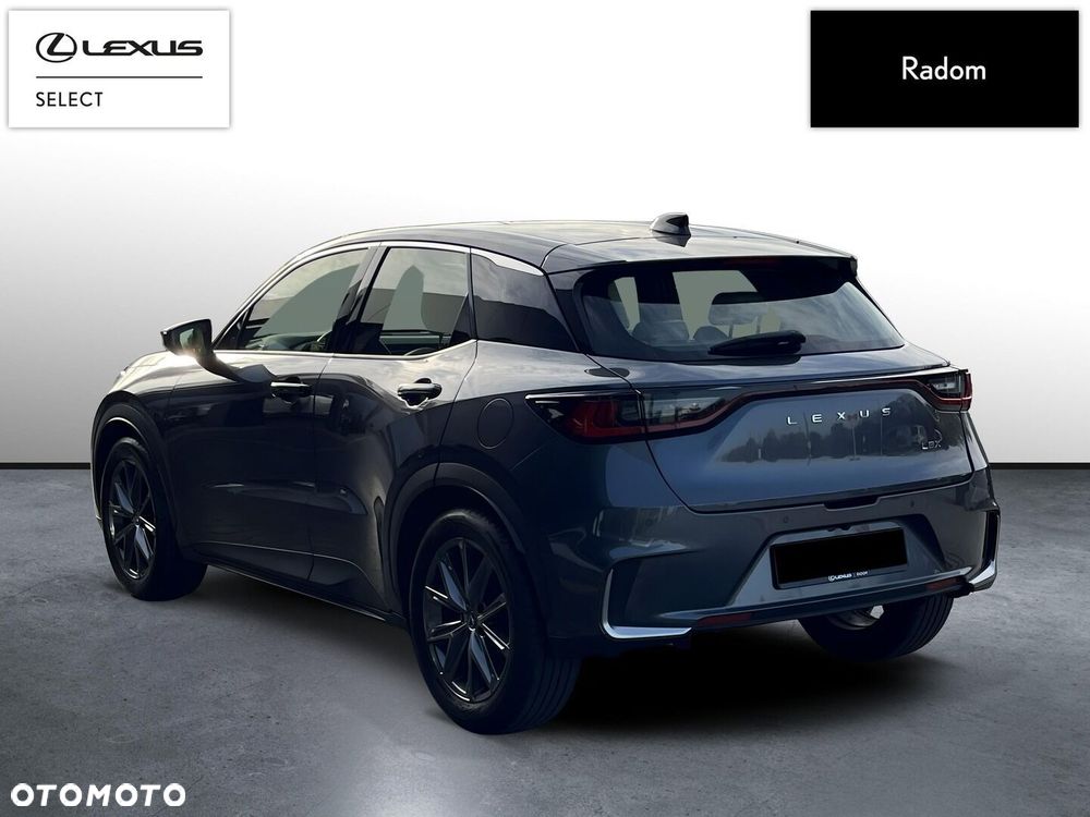 Lexus LBX - 6