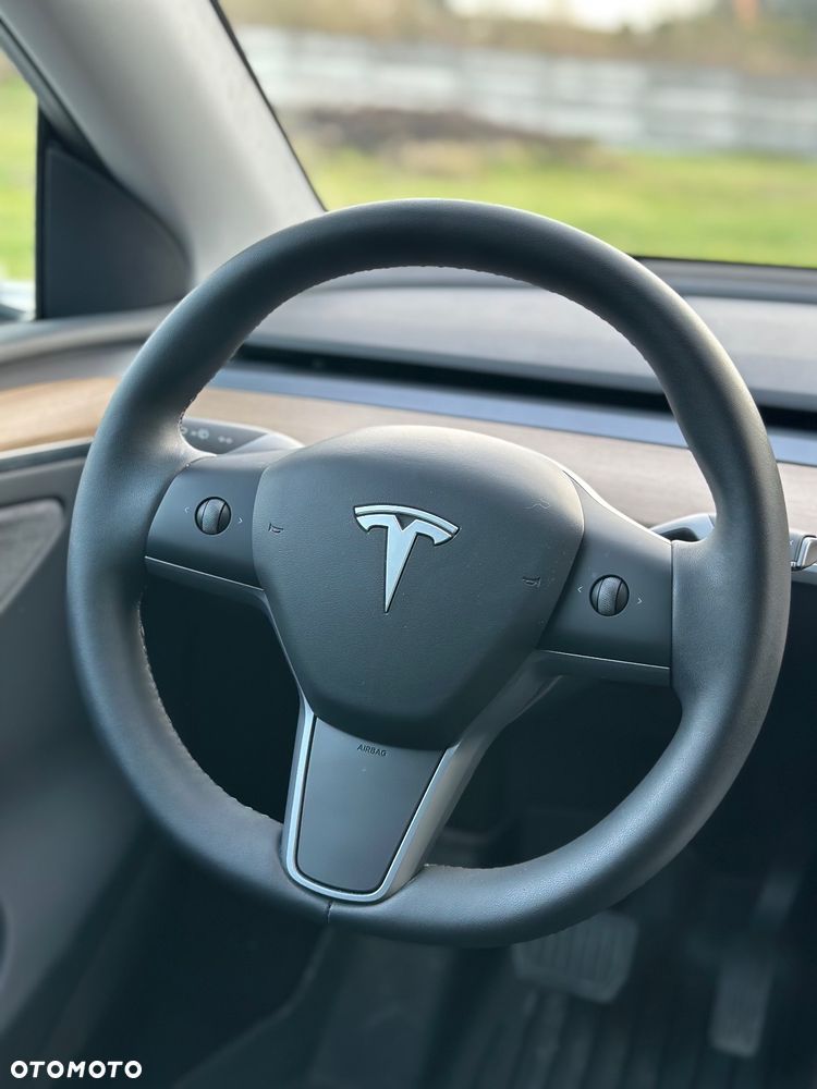 Tesla Y Model Standard - 12