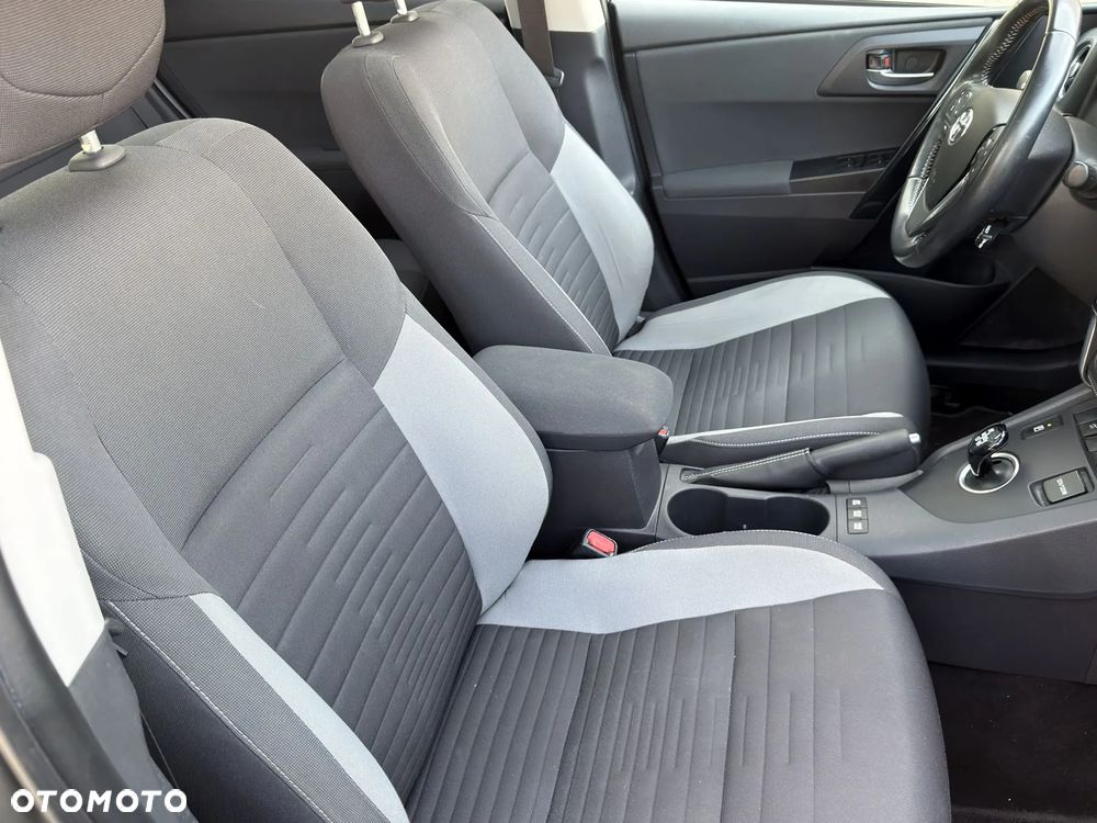 Toyota Auris - 13