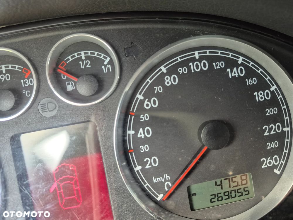 Volkswagen Passat 2.8 V6 4Mot Comfortline - 8