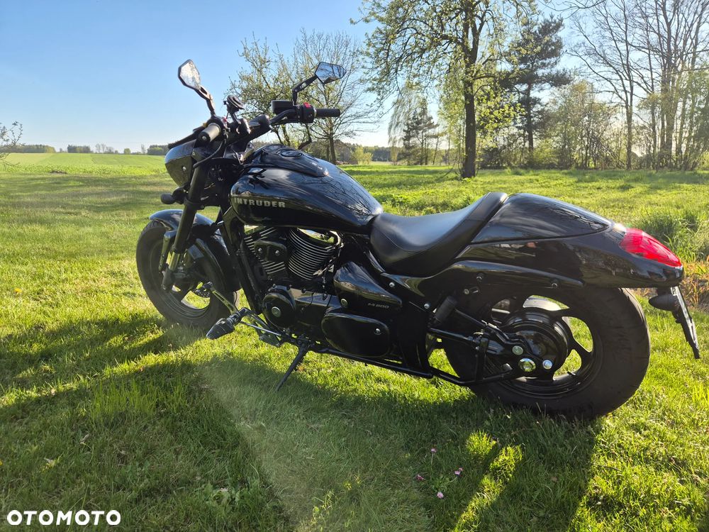 Suzuki Intruder - 2