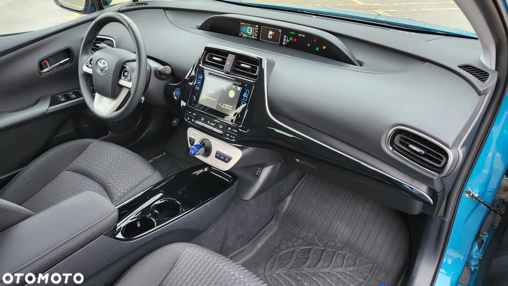 Toyota Prius Plug-in Hybrid - 18