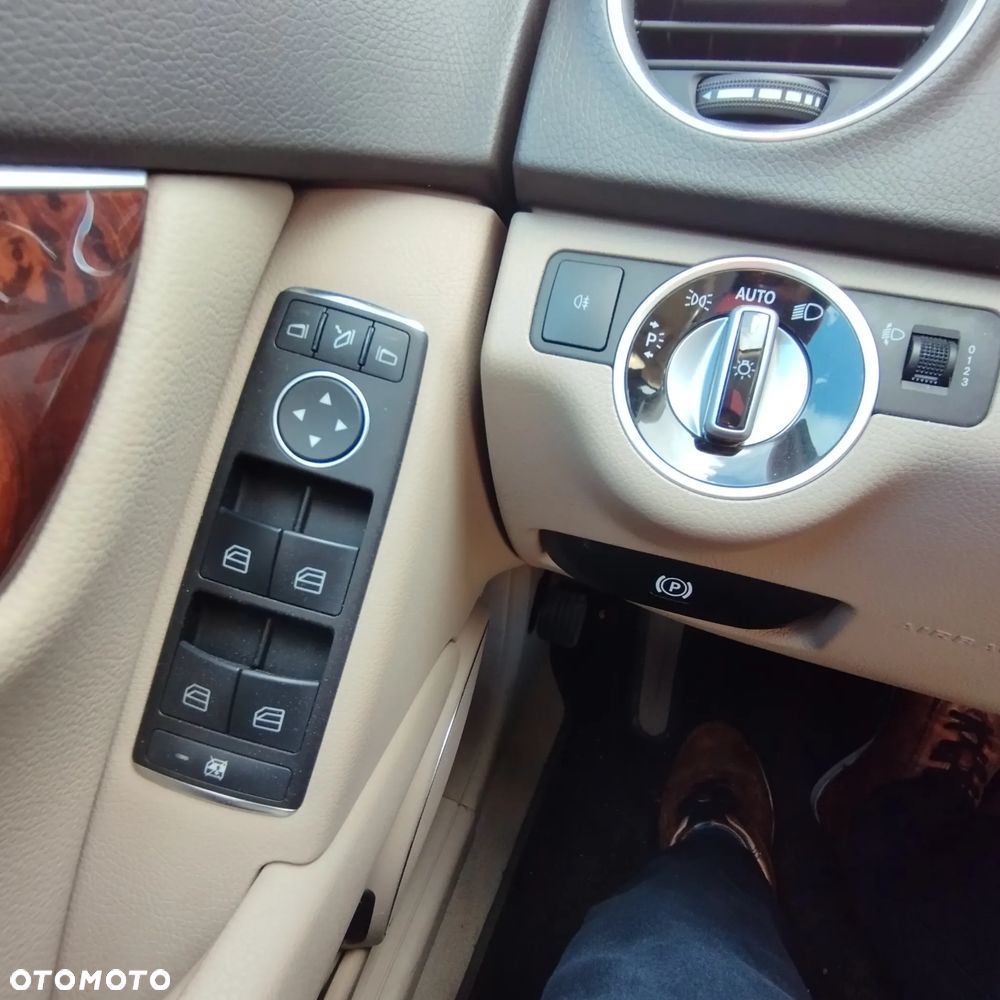 Mercedes-Benz Klasa C 250 CGI BlueEff Elegance - 15
