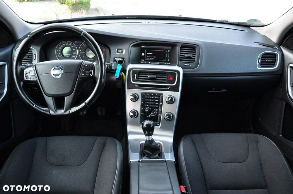 Volvo V60 D3 Momentum - 32
