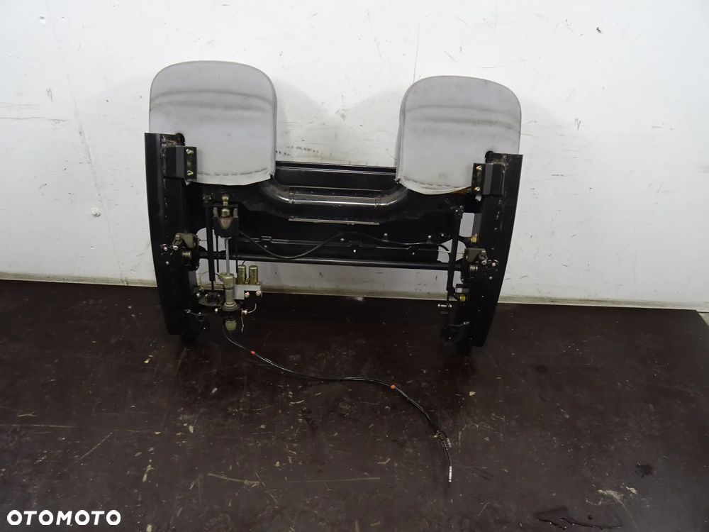 MERCEDES W208 CLK 97-99 ZAGŁÓWKI PRZECIWKAPOTAŻOWE KAPOTAŻOWE ZAGŁÓWEK PAŁĄK MECHANIZM ZAGŁÓWKÓW - 2