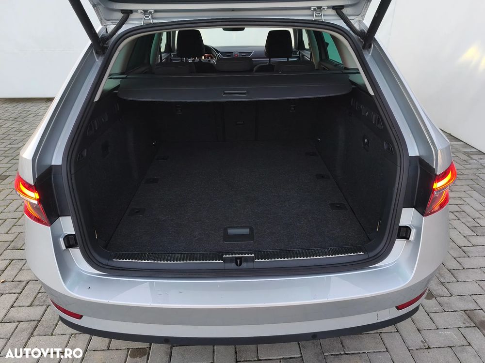 Skoda Superb Combi 2.0 TDI DSG Style - 27