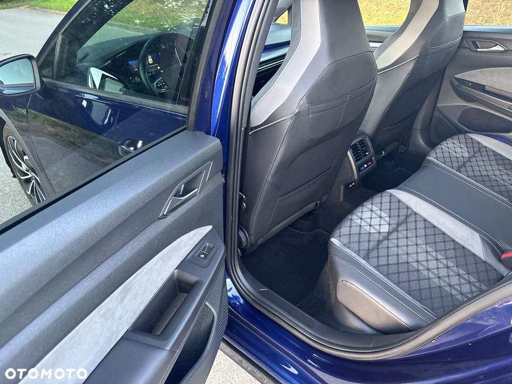 Volkswagen Golf 1.5 eTSI OPF DSG R-Line - 27